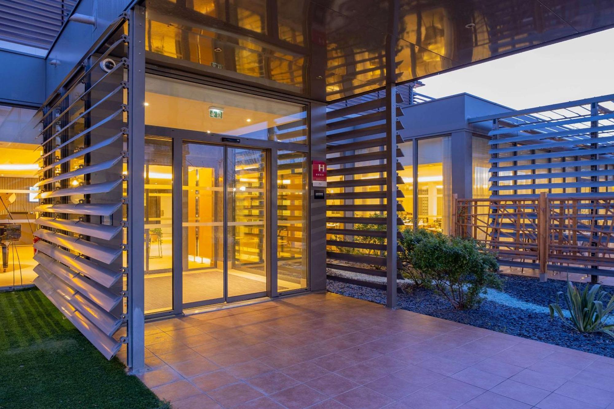 Zenitude Hotel La Valadiere, Ascend Hotel Collection Juvignac Exterior photo